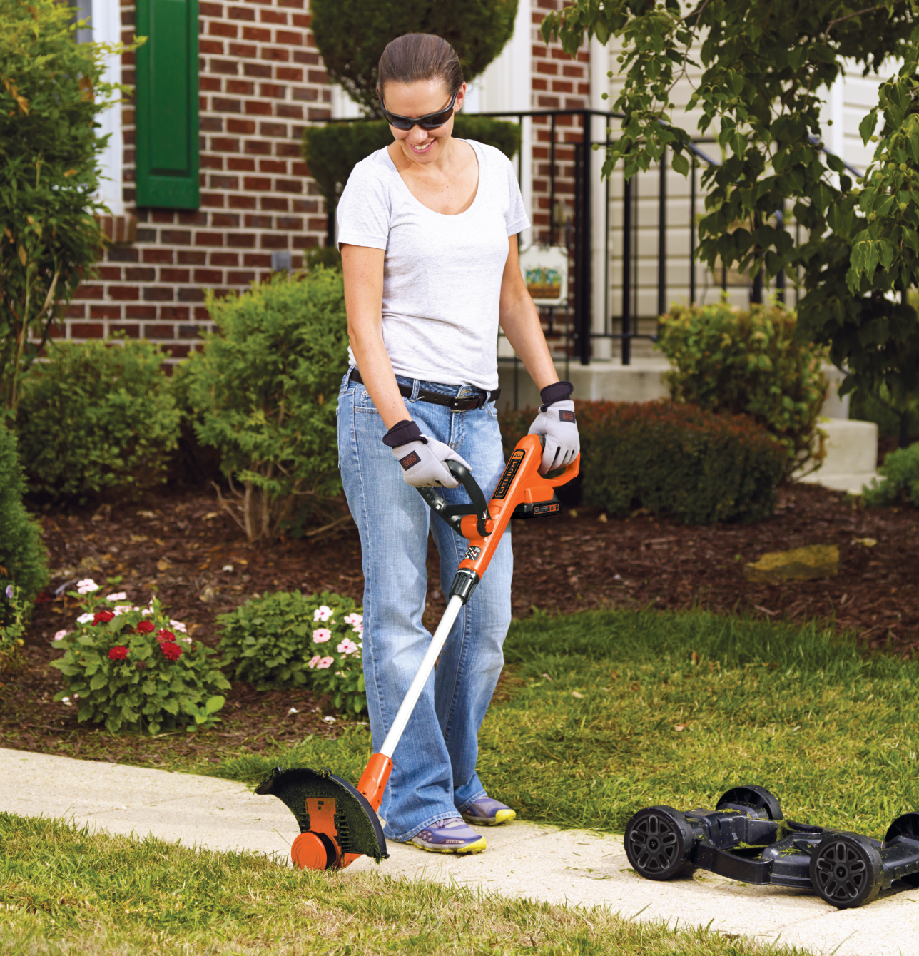 BLACK+DECKER 20V MAX Cordless 12 Lithium-Ion 3-in-1 Trimmer/Edger and  Mower + 2 Batteries 