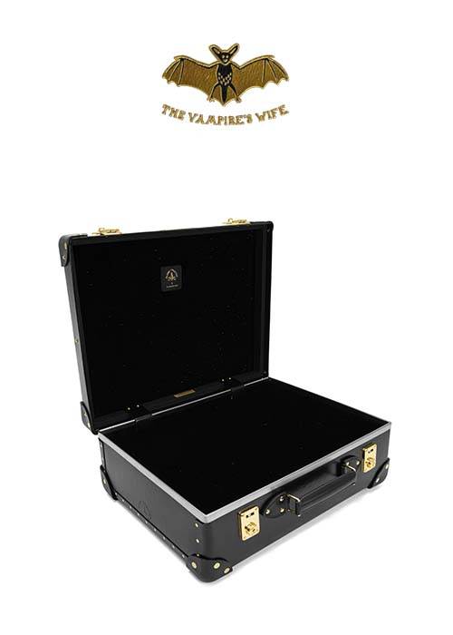 Globe-Trotter_Vampires-Wife-Black_18AC_Angled_Open