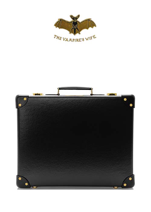 Globe-Trotter_Vampires-Wife-Black_18AC_Lid