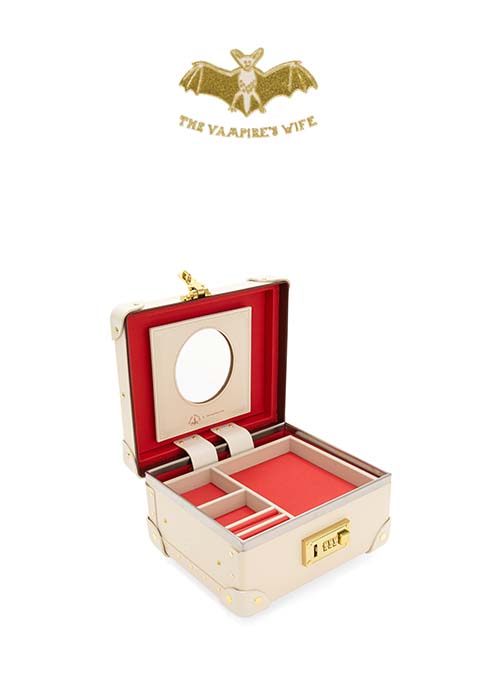 Globe-Trotter_7mu_Angled-Open