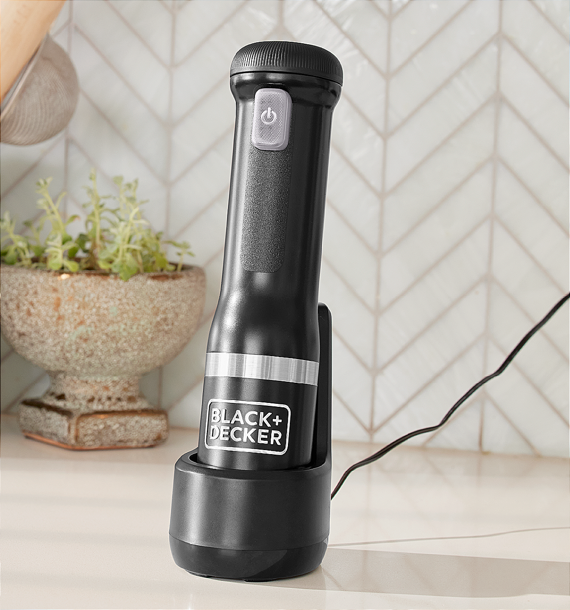 BLACK+DECKER Kitchen Wand Cordless Immersion Blender, 3 in 1 Multi Tool  Set, Hand Blender with Charging Dock, Whisk, and Chopper, Red (BCKM1013K06)