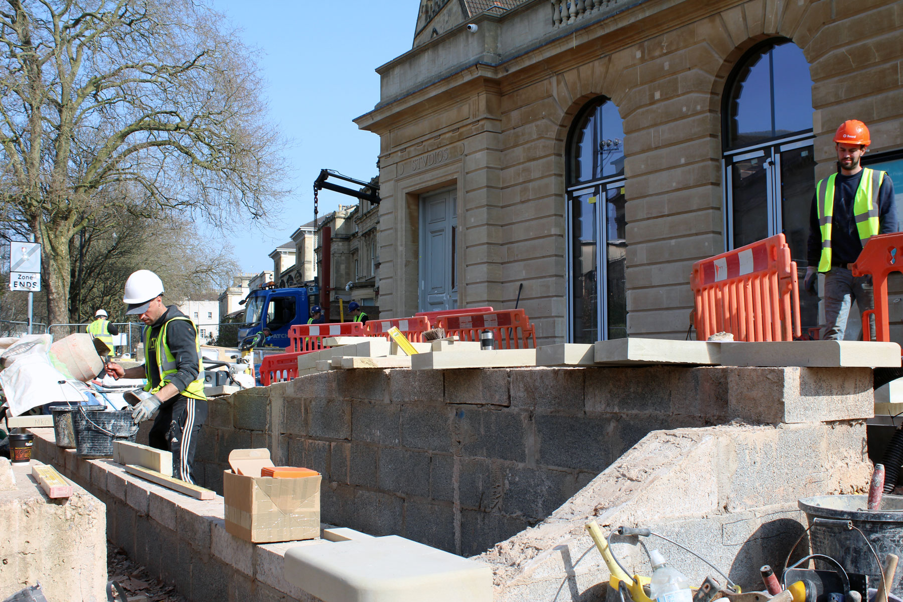 External view of the forecourt under construction 