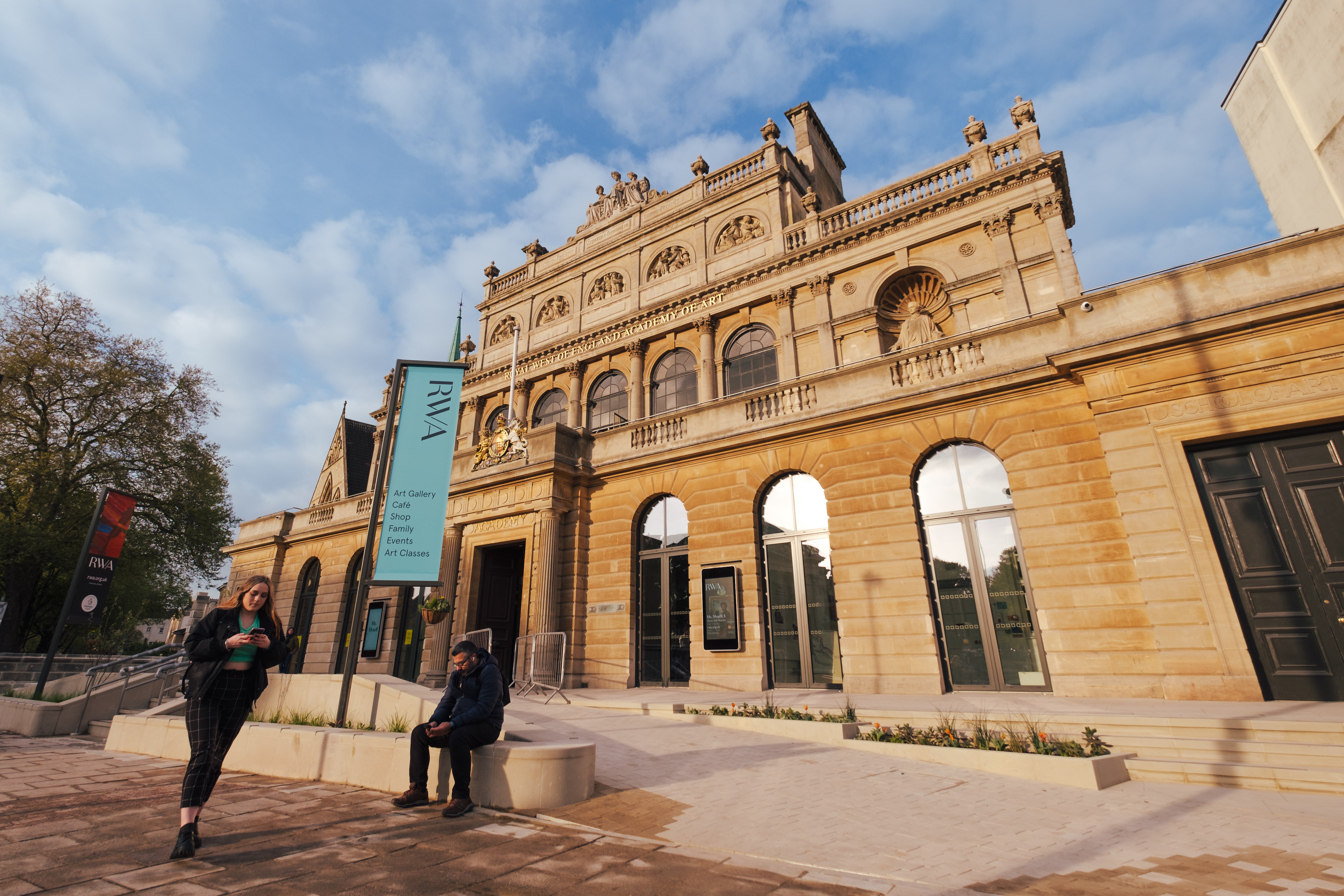 The new forecourt provides a welcoming entrance to the new RWA building 