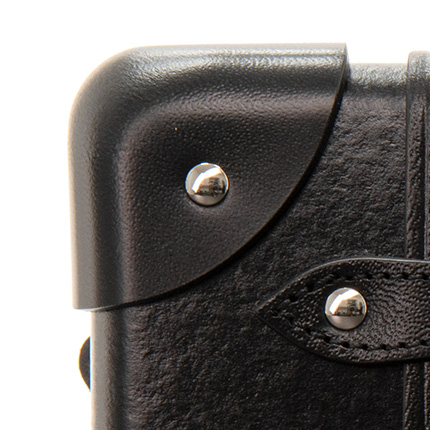 Globe-Trotter_The-Mayfair-Collection_Leather-Corners