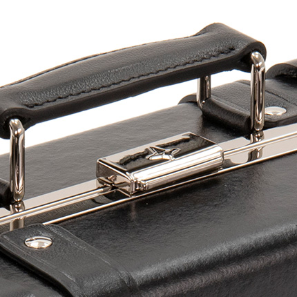 Globe-Trotter_The-Mayfair-Collection_Clasp