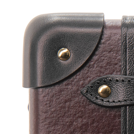 Globe-Trotter_The-Mayfair-Collection_Leather-Corners