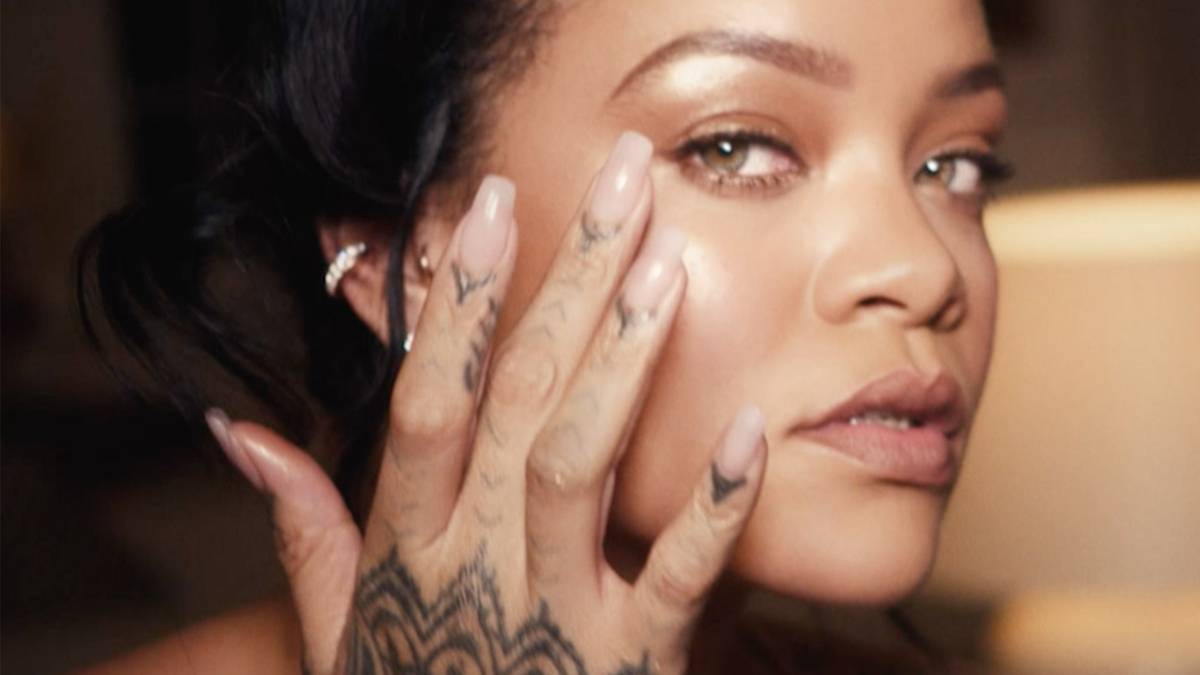 Niina Secrets - Testei os iluminadores da Fenty Beauty, marca da Rihanna ❤️  vem ver o vídeo no canal