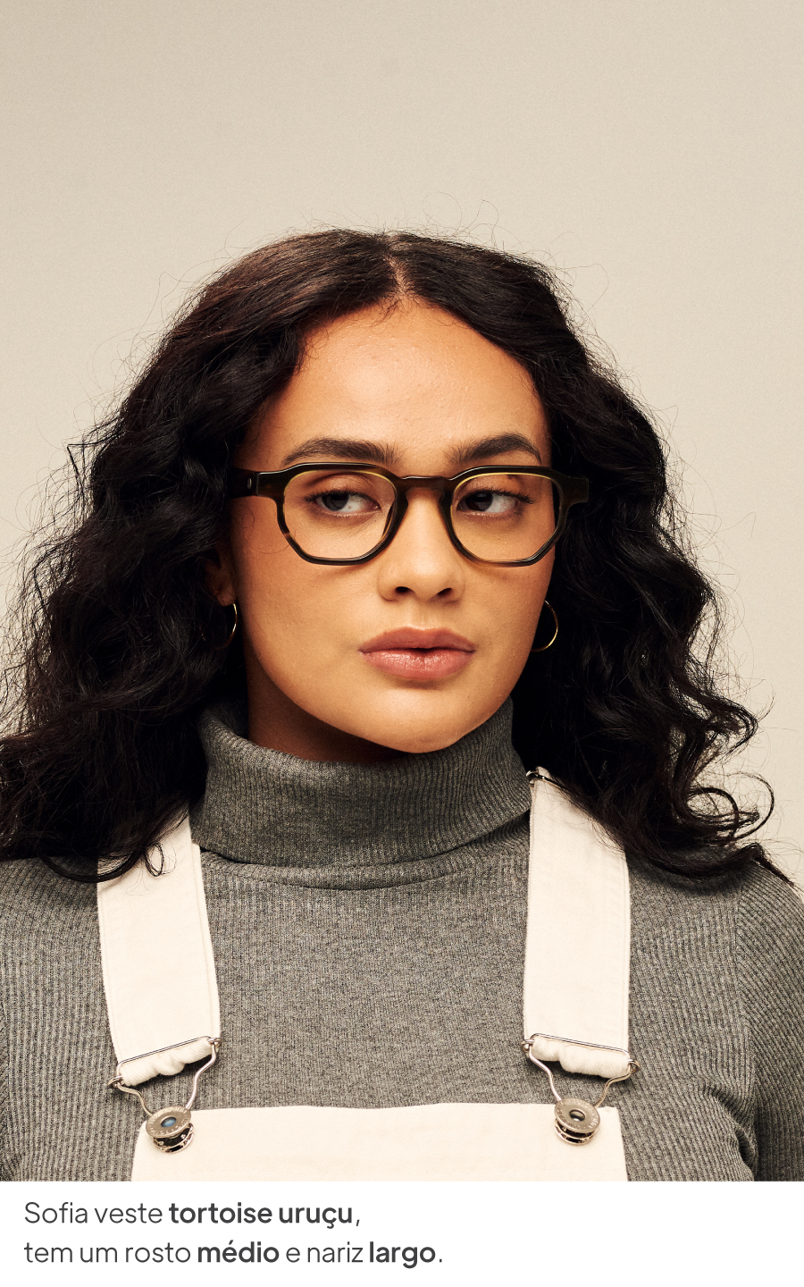 Rosto utilizando óculos do produto Lana - Óculos de Grau