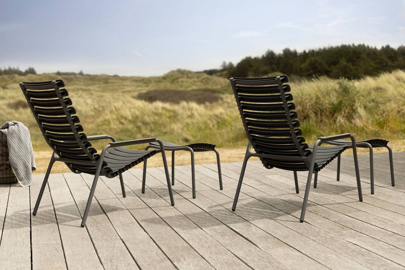 Reclips Lounge Chair - Dark Grey lamellas