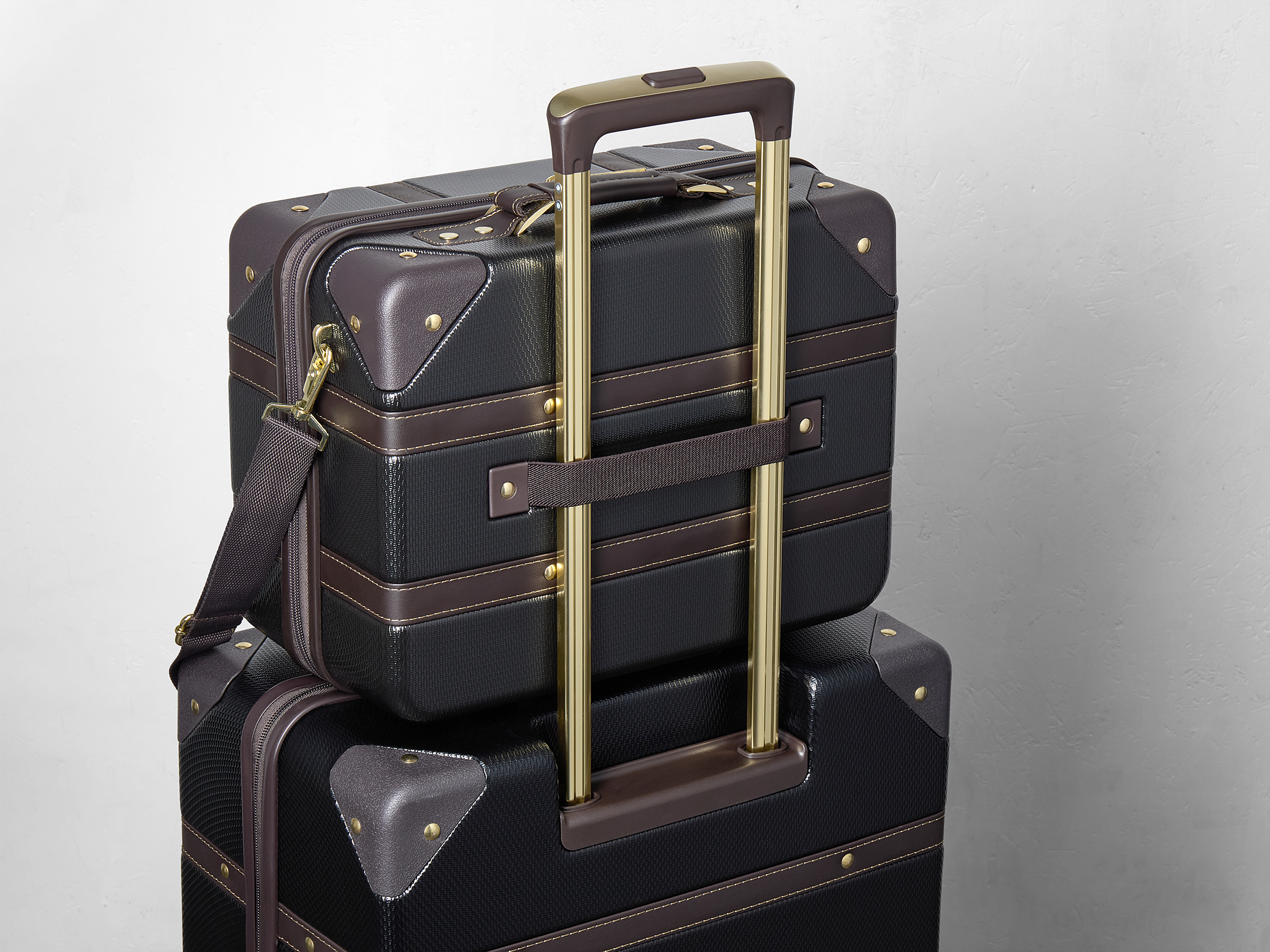 Vintage Vanity Suitcase | Black | Rock Luggage