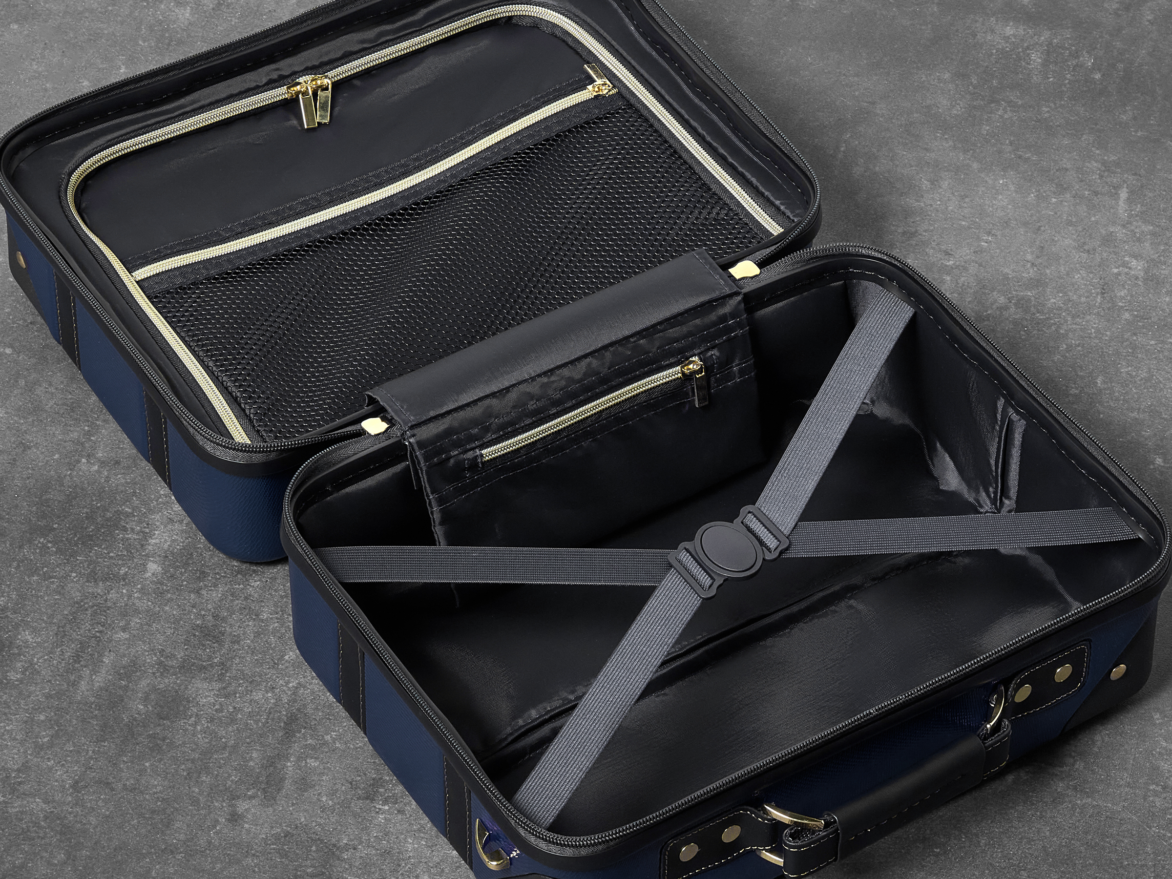 Vintage Vanity Suitcase | Navy | Rock Luggage