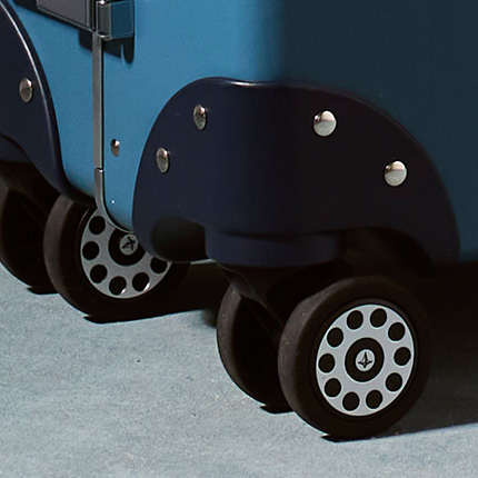 GT_Fog-Blue_Hubcap-Wheel_Detail