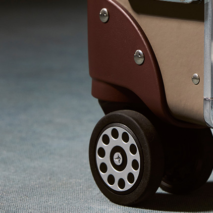 GT_Noble-Brown_Hubcap-Wheel_Detail