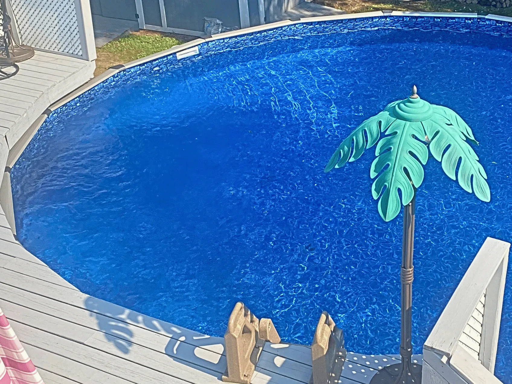 Inspire round overlap pool liner in a Boreal round pool