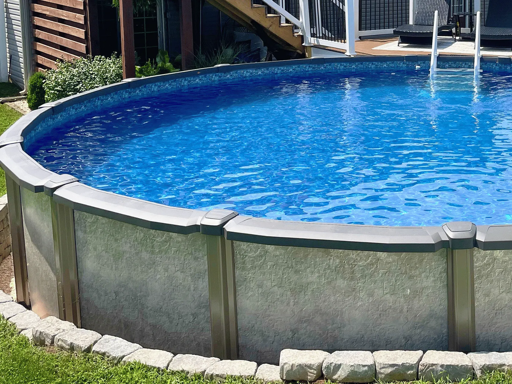 Soho round J-Hook pool liner in a Saltwater LX round pool 