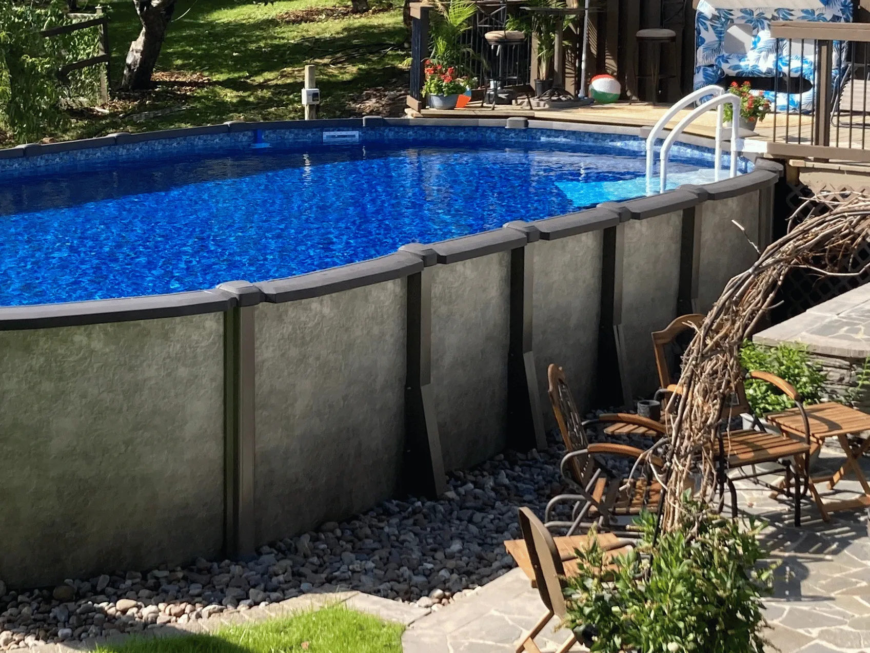 Soho oval J-Hook pool liner in a Saltwater LX oval pool 