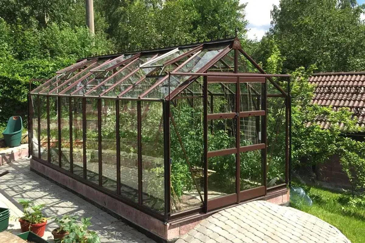 Brown titan greenhouse