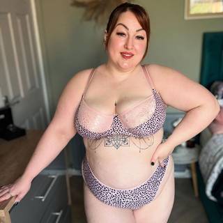 Curvy Kate Spellbound Balcony Bra Blush/Black Print as worn by @curvy_crazy_cute