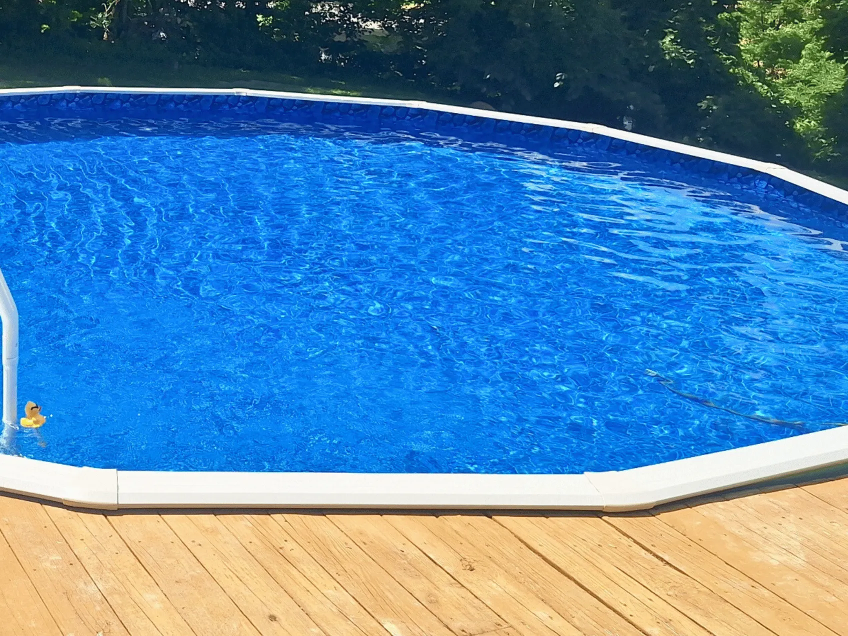 Inspire round overlap pool liner in a Bristol round pool