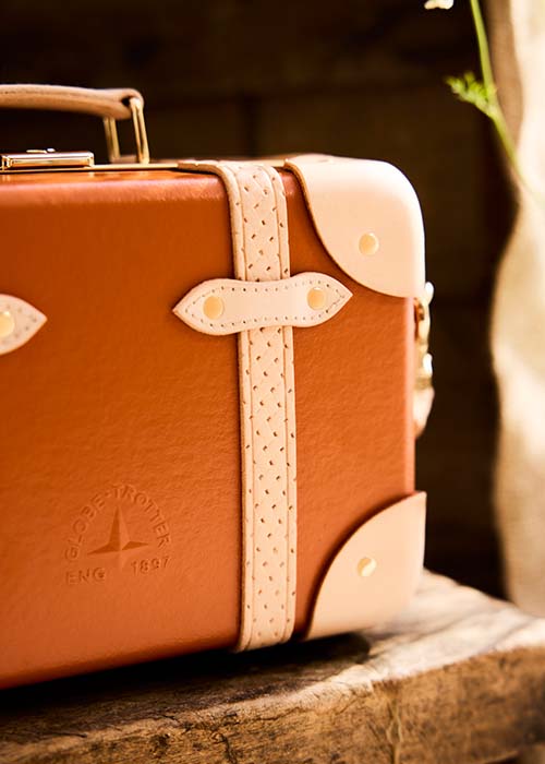 GT_Cotswolds-Collection_Mayfair-Case_Natural-Orange_Details