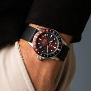 Luxury British-made watches for divers. 300M water resistance and tested beyond endurance.