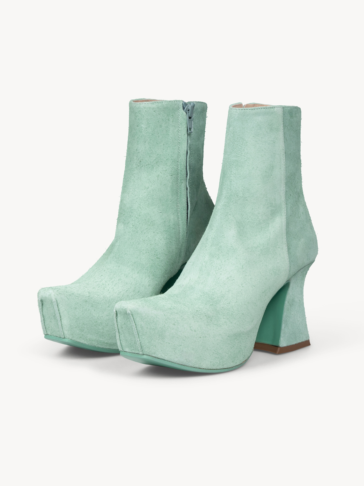 AW22 – KNWLS