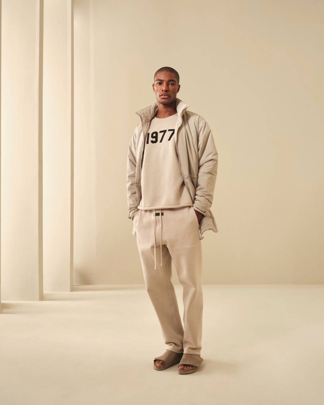 ESSENTIALS SPRING 2022 LOOKBOOK Look 36