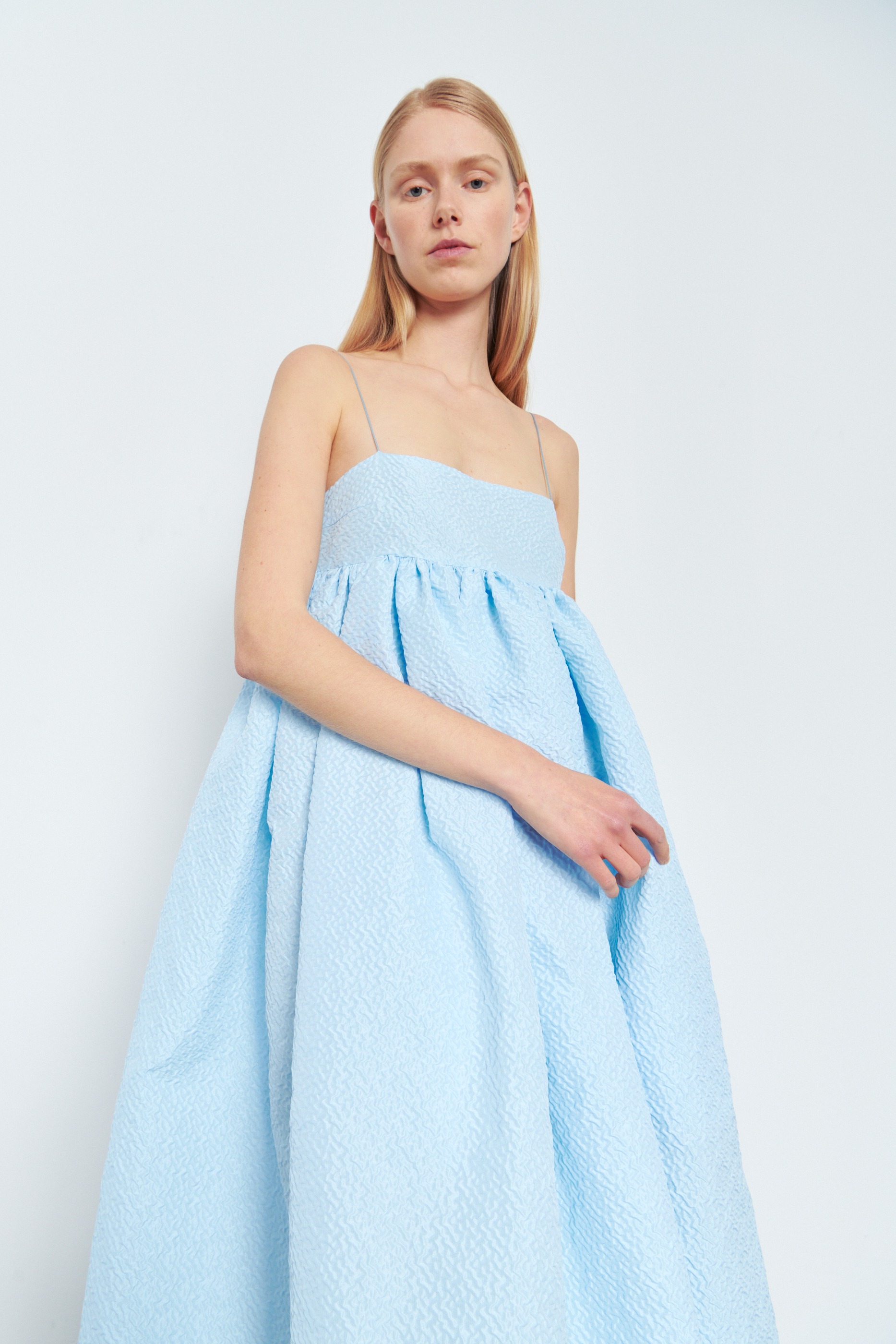 BETH | DRESS FROST CLOQUÉ LIGHT BLUE