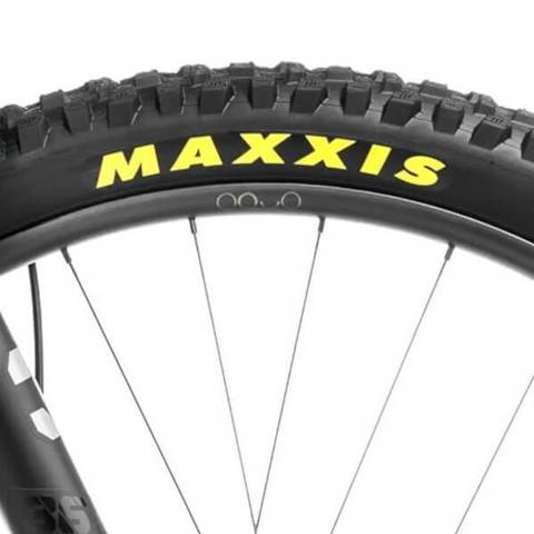 Orbea Rise LT M-Team 2025 Maxxis Tyres on Oquo Wheelset 