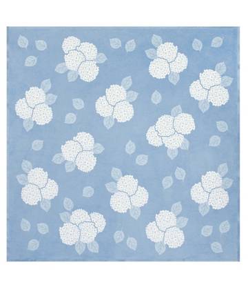 Hydrangeas Bluebell Family-Size Blanket