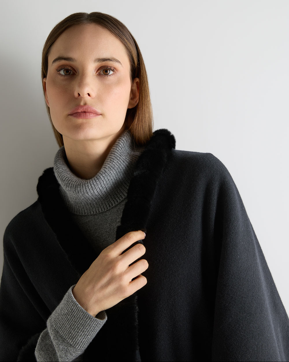 Women's Fur Trim Cashmere Cape Black | N.Peal