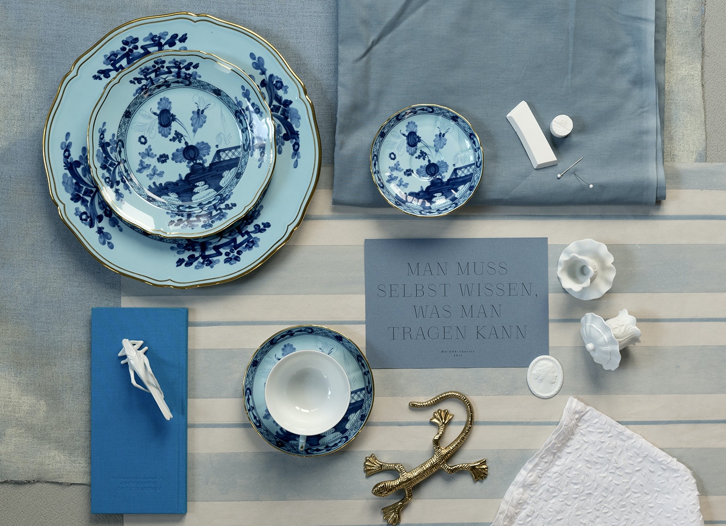 Richard Ginori Oriente Italianoイリス 27cm Iris blue flat plate in porcelain | GINORI 1735