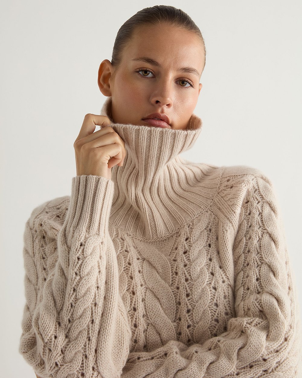 Women's Open Cable Turtle Neck Cashmere Sweater Ecru White | N.Peal