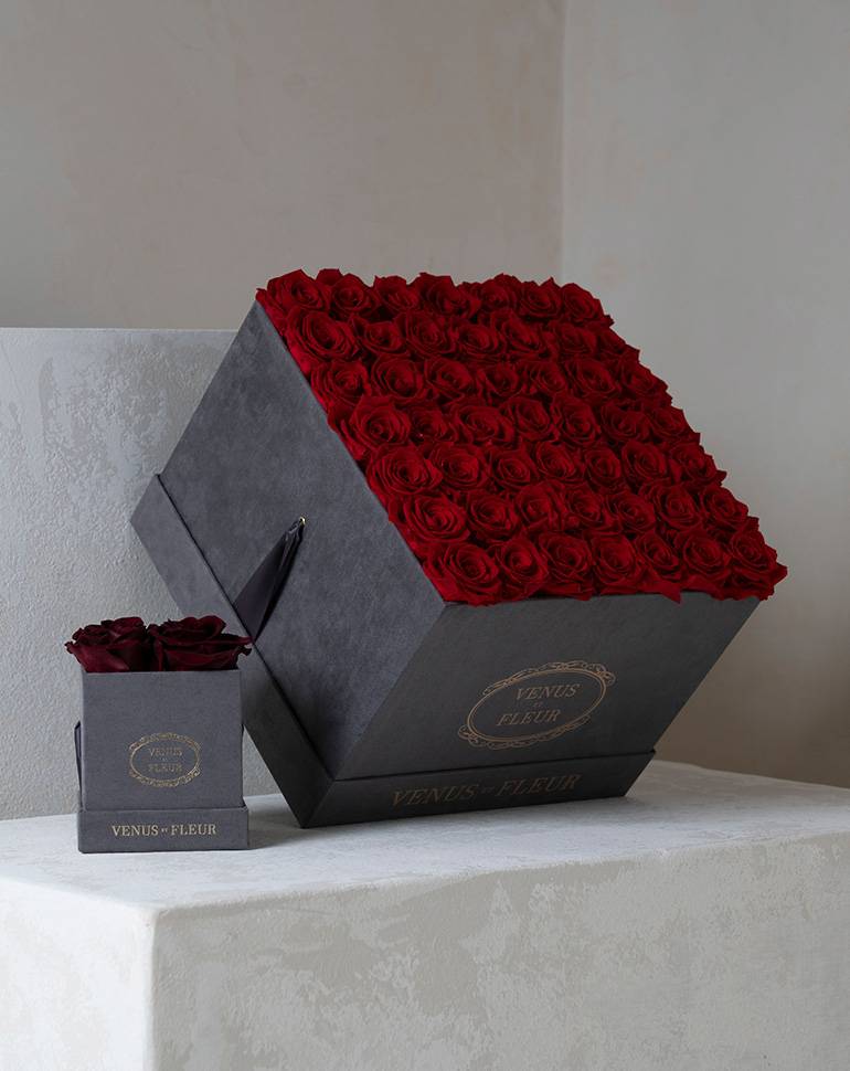 Love Locks Trunk of Eternity Roses With Engraved Lock - Venus et