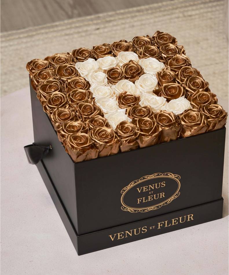black Venus et fleur gift basket with gold roses surrounding white roses in the shape of the letter