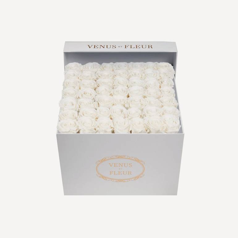 Large white Venus et Fleur gift box with white roses
