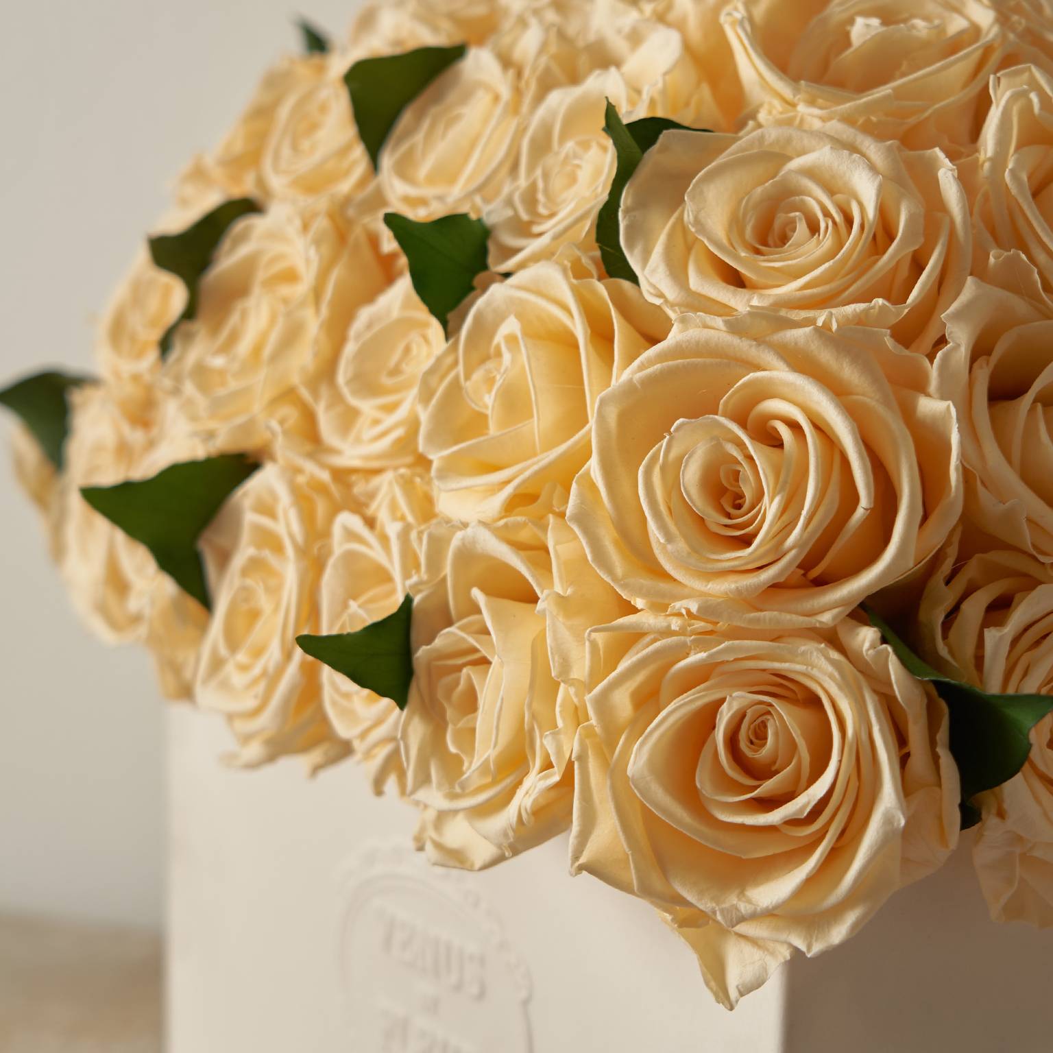 Venus et Fleur yellow rose bouquet