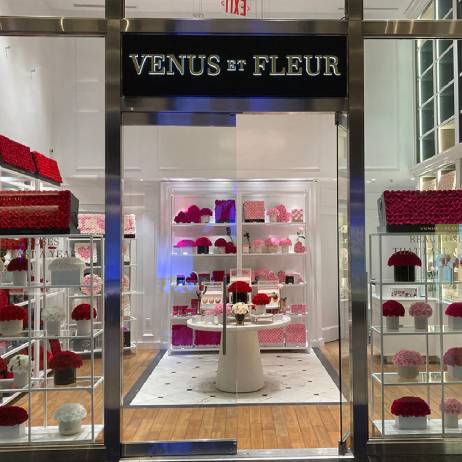 Exterior of a Venus et Fleur window display at Columbus circle 