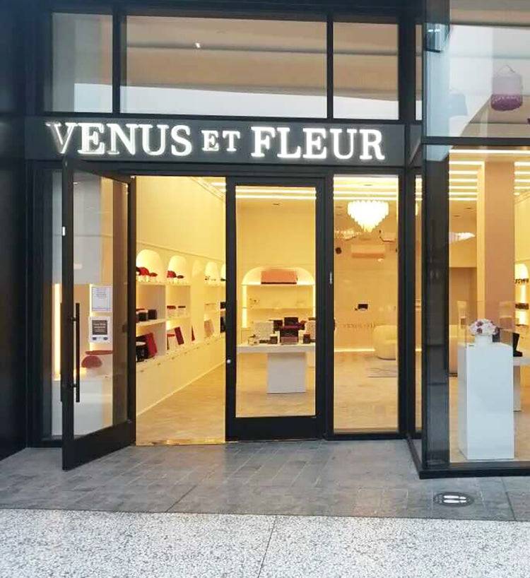 Exterior of a Venus et Fleur window display at Century City 
