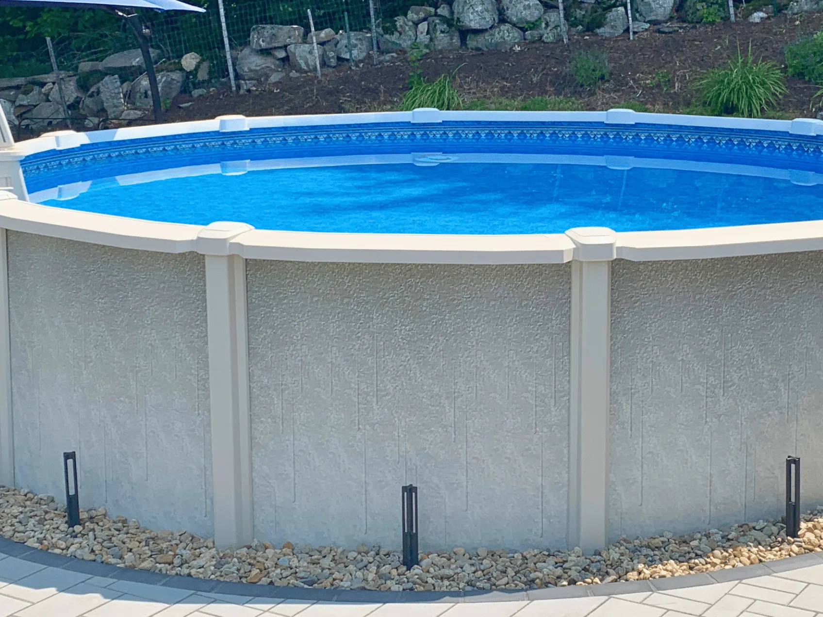 Diamond Key round J-Hook pool liner in a Saltwater 8000 round pool