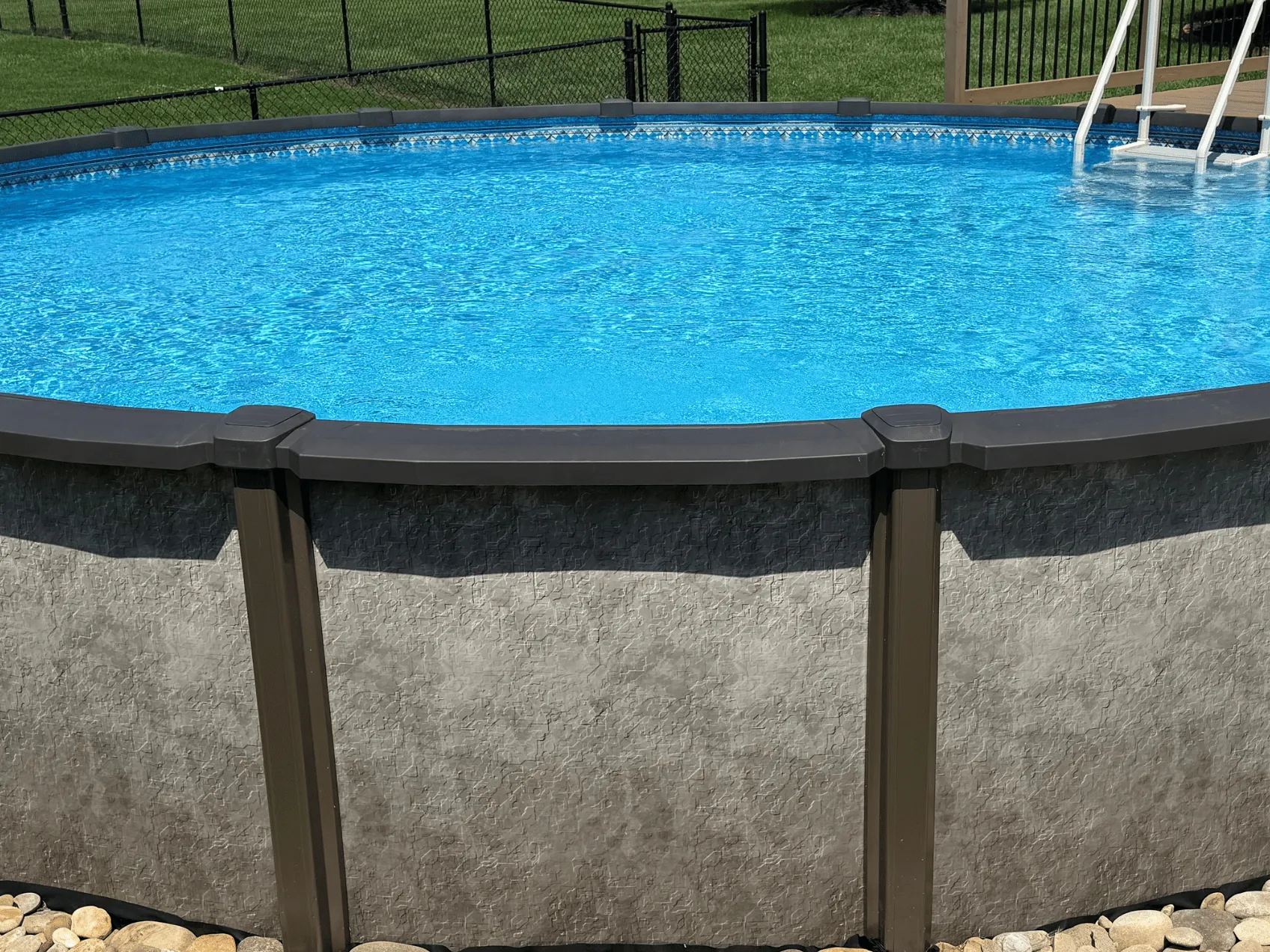 Diamond Key round J-Hook pool liner in a Saltwater LX round pool