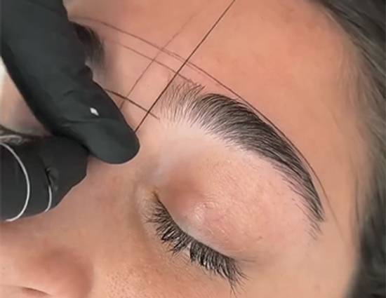 {"en"=>"Map Your Perfect Brow Shape"}