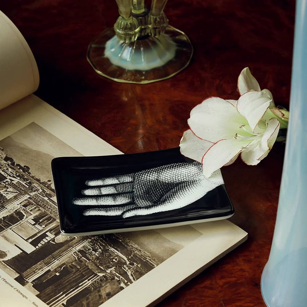 92489 FORNASETTI MANO ASHTRAY W.16CM – areastore.com 92489 FORNASETTI MANO ASHTRAY W.16CM – areastore.com
