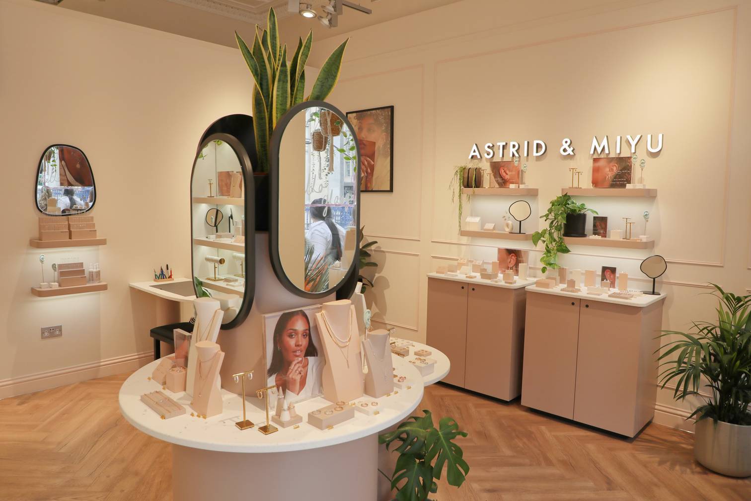 Glasgow Boutique Astrid & Miyu Stores